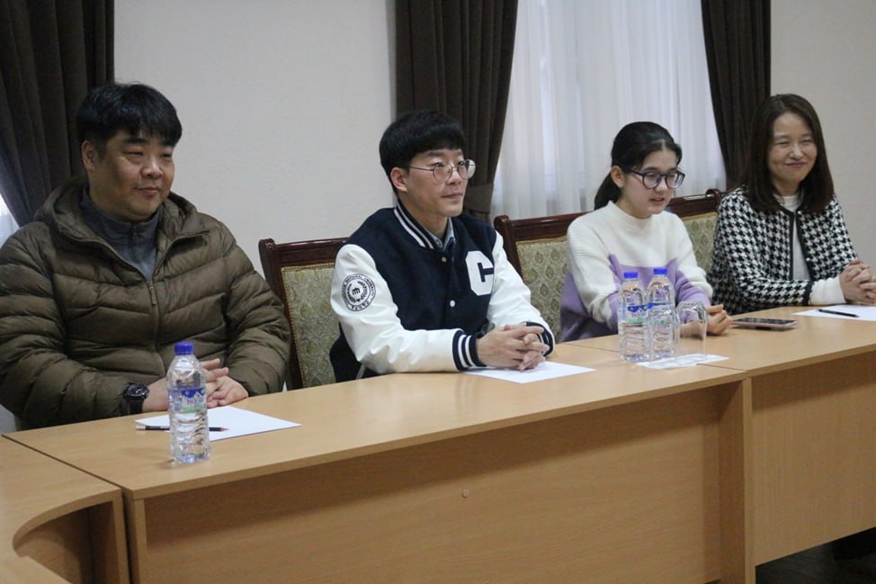Read more about the article Koreyaning nufuzli universiteti mutaxassislari va litseyimiz talabalari bilan uchrashuv bo’lib o’tdi