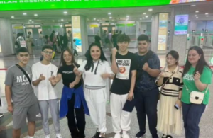 Read more about the article Litseyida tahsil oluvchi o‘quvchi yoshlarning yozgi ta’til davrini mazmunli o‘tkazish maqsadida “Xorijiy filologiya” (xitoy tili) yo‘nalishining 6 nafar o‘quvchilari Xitoy Xalq Respublikasiga jo‘nab ketishdi. 