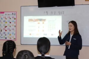 Read more about the article “Koreys milliy taomlari” mavzusida navbatdagi ochiq dars mashg‘uloti o‘tkazildi