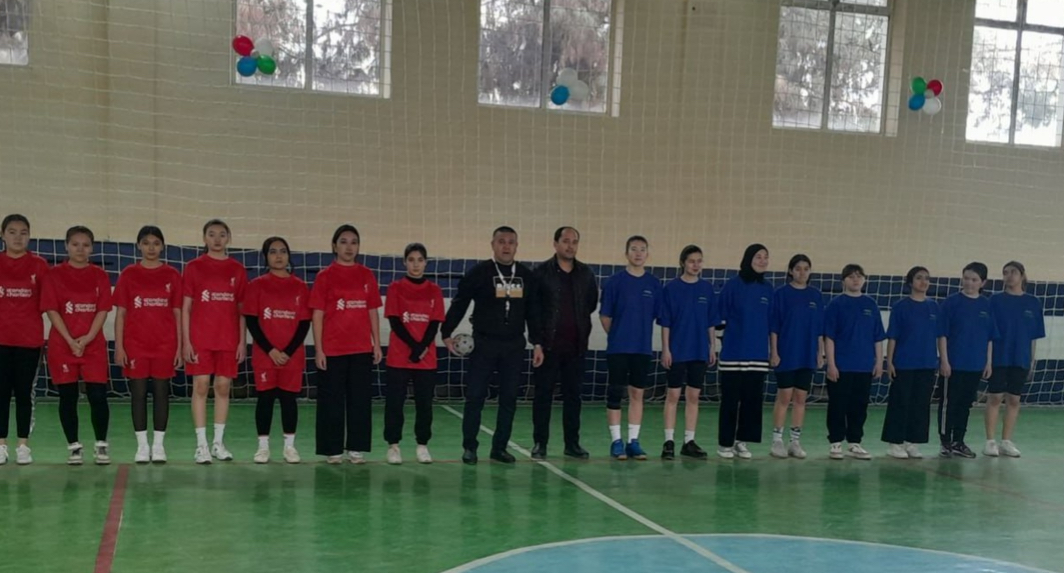 Read more about the article “Barkamol avlod – 2023” sport musoboqalarining “Gandbol” turi bo‘yicha TDPU akademik litseyining jamoasi faxrli 1-o‘rinni qo‘lga kiritdi