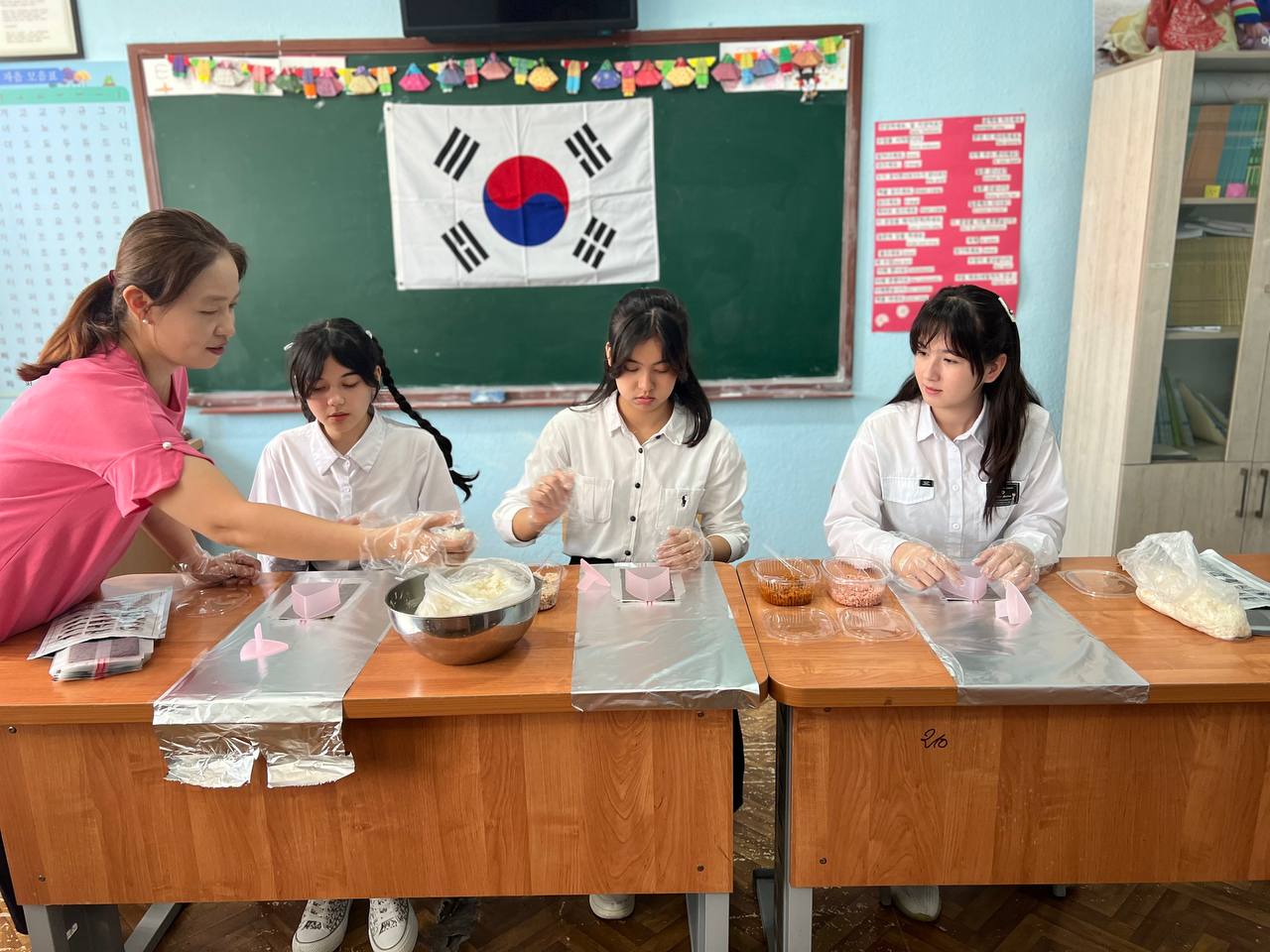 Read more about the article Nizomiy nomidagi Toshkent davlat pedagogika universiteti akademik litseyida  “Koreya taomlari” mavzusida  ochiq dars oʻtkazildi