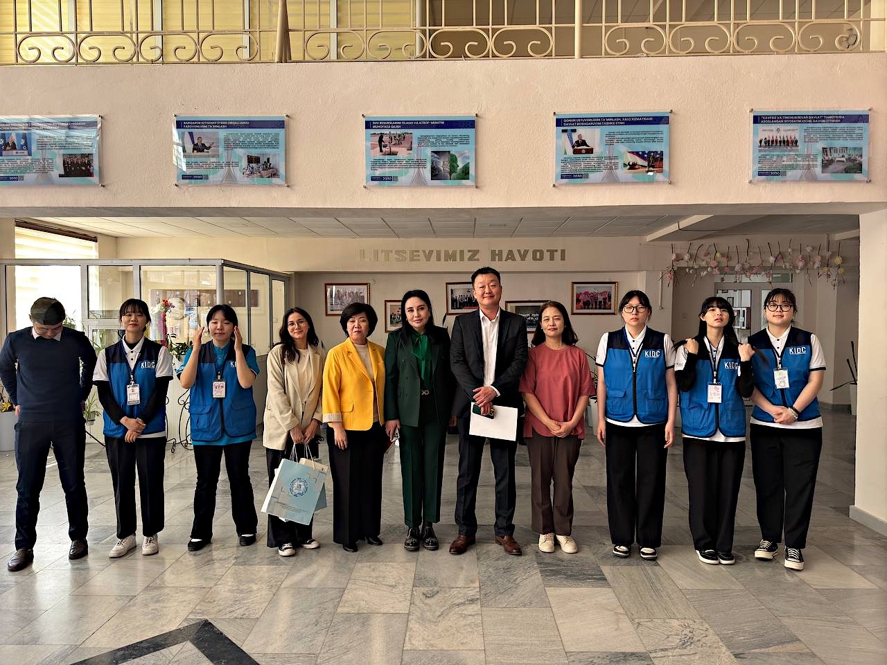 Read more about the article Nizomiy nomidagi TDPU akademik litseyiga Koreya Respublikasi ta’lim markazi direktori이영웅 (I Yong Ung) tashrif buyurdi. 